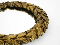 Kleiner französischer Mid-Century Modern Wandspiegel mit verziertem Messingrahmen, 1950er
