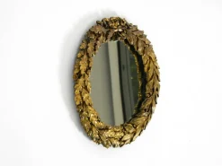 Kleiner französischer Mid-Century Modern Wandspiegel mit verziertem Messingrahmen, 1950er