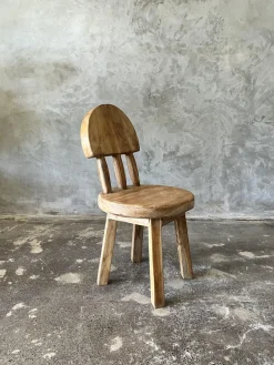 Kleiner Kinderstuhl aus Teak naturblond mit Drei-Stangen-Rückenlehne
