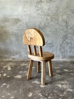 Kleiner Kinderstuhl aus Teak naturblond mit Drei-Stangen-Rückenlehne