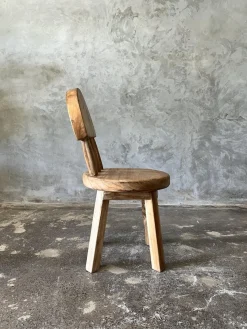 Kleiner Kinderstuhl aus Teak naturblond mit Drei-Stangen-Rückenlehne