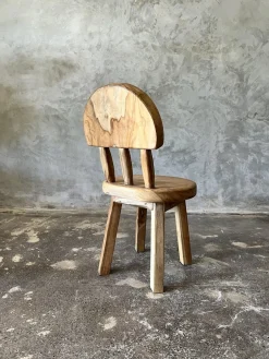 Kleiner Kinderstuhl aus Teak naturblond mit Drei-Stangen-Rückenlehne