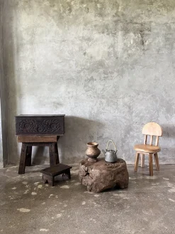Kleiner Kinderstuhl aus Teak naturblond mit Drei-Stangen-Rückenlehne