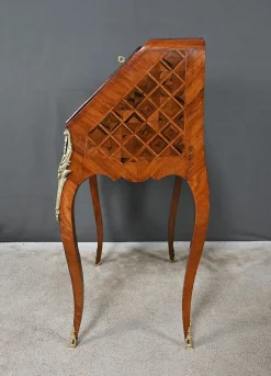 Kleiner Louis XV Damenschreibtisch mit Intarsien, frühes 20. Jh