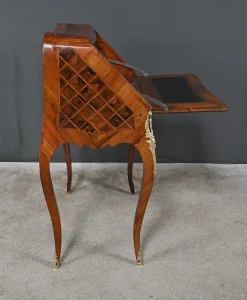 Kleiner Louis XV Damenschreibtisch mit Intarsien, frühes 20. Jh
