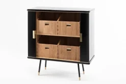 Kleiner Schrank von Magdalena Tekieli