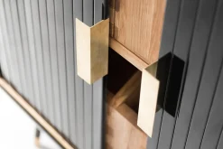 Kleiner Schrank von Magdalena Tekieli
