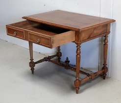 Kleiner Schreibtisch aus Nussholz, 1920er