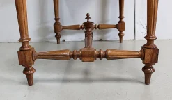 Kleiner Schreibtisch aus Nussholz, 1920er