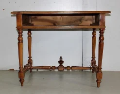 Kleiner Schreibtisch aus Nussholz, 1920er