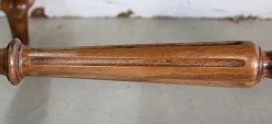 Kleiner Schreibtisch aus Nussholz, 1920er