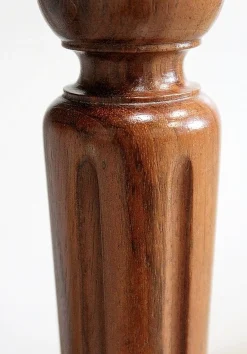 Kleiner Schreibtisch aus Nussholz, 1920er