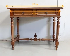 Kleiner Schreibtisch aus Nussholz, 1920er