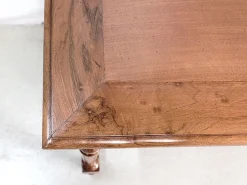 Kleiner Schreibtisch aus Nussholz, 1920er