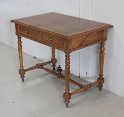 Kleiner Schreibtisch aus Nussholz, 1920er