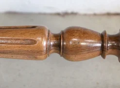 Kleiner Schreibtisch aus Nussholz, 1920er