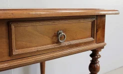 Kleiner Schreibtisch aus Nussholz, 1920er