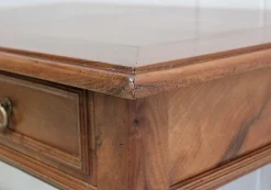 Kleiner Schreibtisch aus Nussholz, 1920er