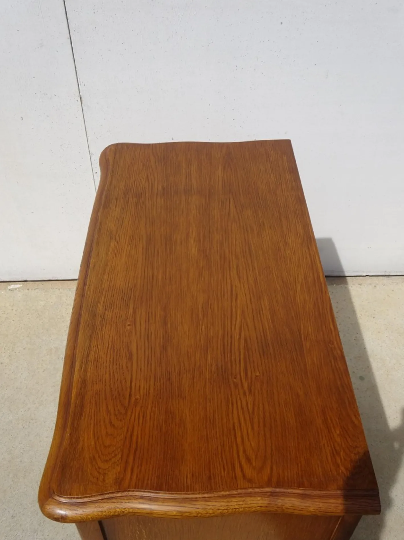 Kleines Sideboard aus heller Eiche mit drehbarer Platte, 1980er