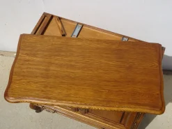Kleines Sideboard aus heller Eiche mit drehbarer Platte, 1980er