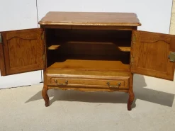Kleines Sideboard aus heller Eiche mit drehbarer Platte, 1980er