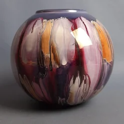 Künstlerische mehrfarbige kugelförmige Keramikvase von SEC, Italien, 1970