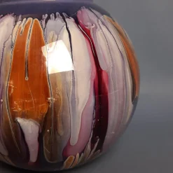 Künstlerische mehrfarbige kugelförmige Keramikvase von SEC, Italien, 1970