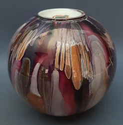 Künstlerische mehrfarbige kugelförmige Keramikvase von SEC, Italien, 1970