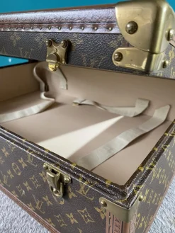 Koffer Alzer von Louis Vuitton, Frankreich