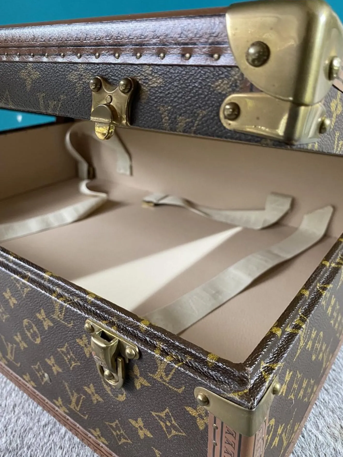Koffer Alzer von Louis Vuitton, Frankreich