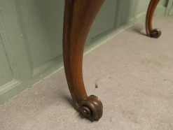 Konsolentisch aus geschnitzter Eiche
