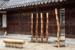Koreanische Hanok Split Bank von Shinkyu Shon