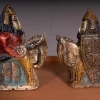 Kreuzritter-Statuetten aus Holz