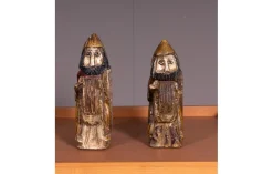 Kreuzritter-Statuetten aus Holz