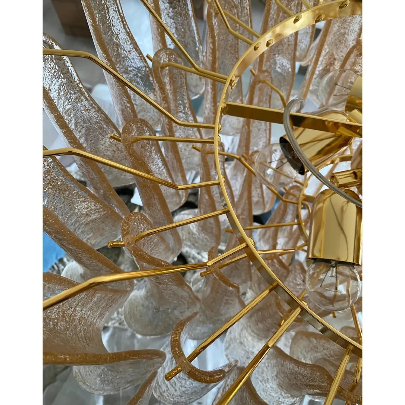 Kronleuchter aus klarem und goldenem Petali-Selle Muranoglas von Simoeng
