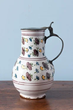 Krug mit Zinnmotiv & floralem Muster von Brussels Faience, Spätes 18. Jh