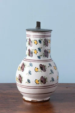 Krug mit Zinnmotiv & floralem Muster von Brussels Faience, Spätes 18. Jh