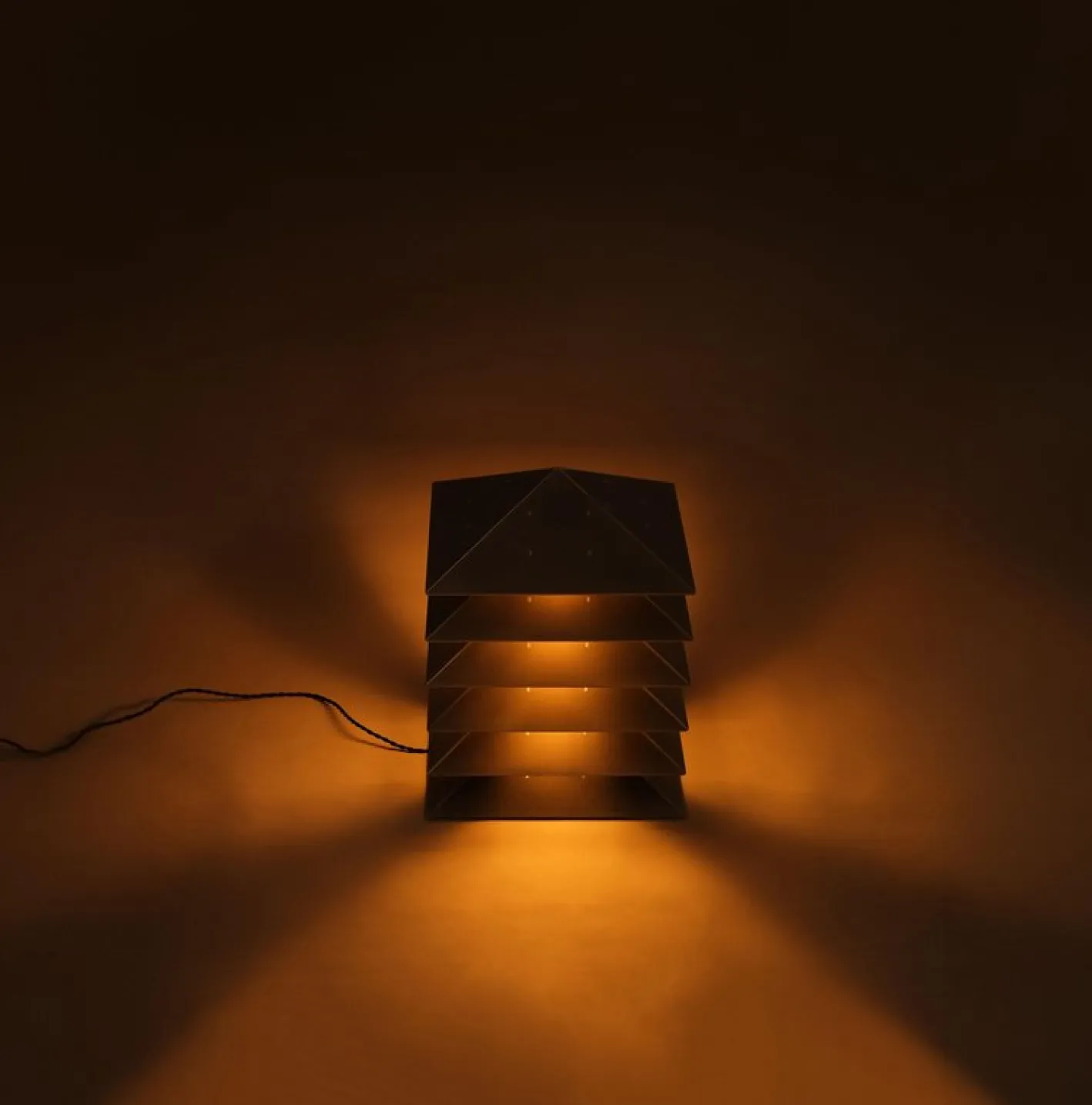 Kōtō Stehlampe aus Aluminium von Bureau of Entropy