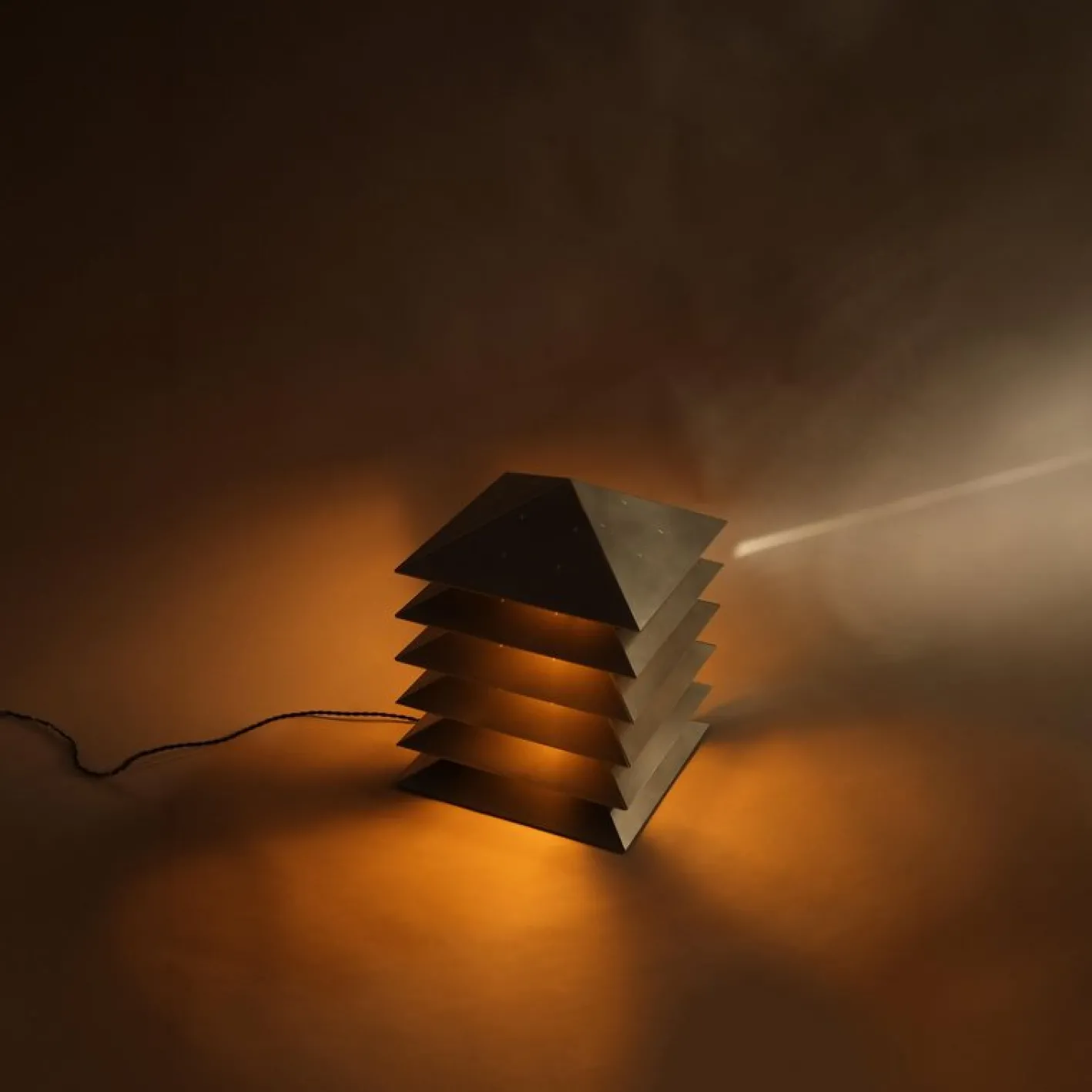 Kōtō Stehlampe aus Aluminium von Bureau of Entropy