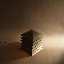 Kōtō Stehlampe aus Aluminium von Bureau of Entropy