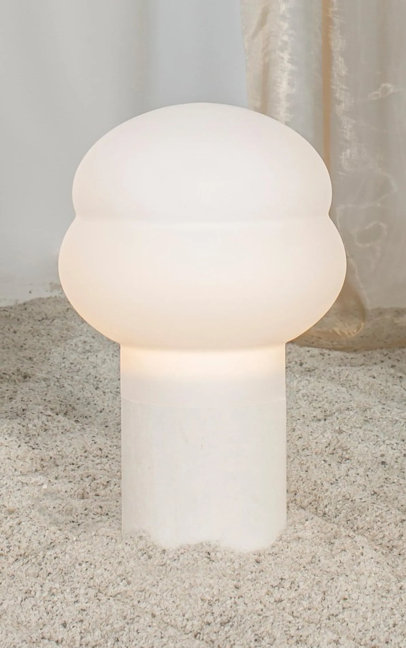 Kumo Weiße Acetato Stehlampe in Weiß von Pulpo