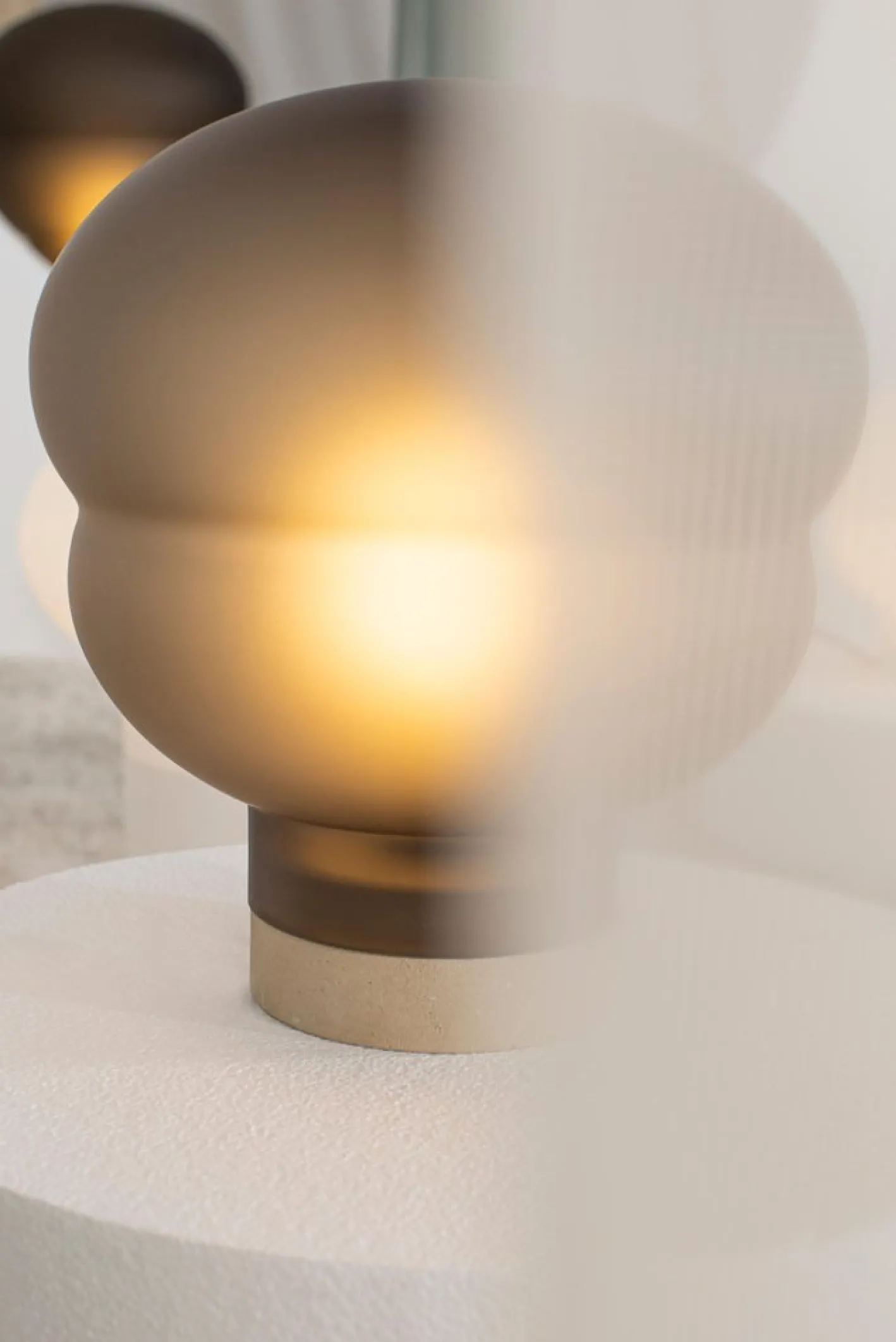 Kumo Weiße Acetato Stehlampe in Weiß von Pulpo