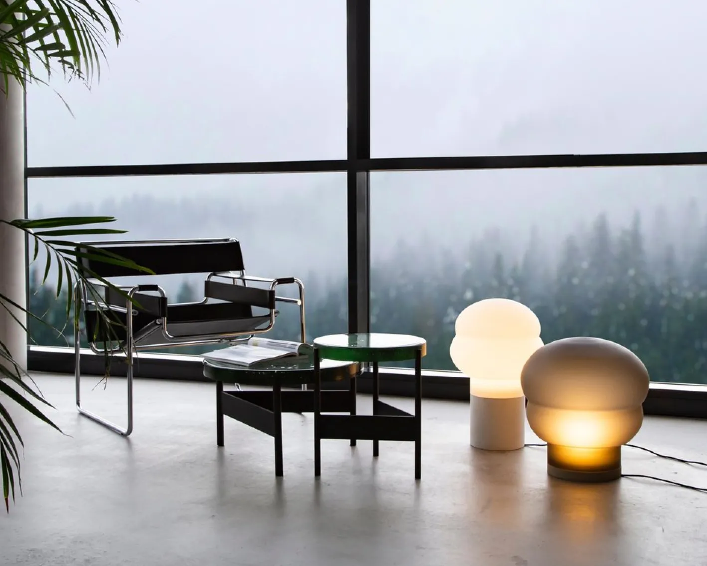 Kumo Weiße Acetato Stehlampe in Weiß von Pulpo