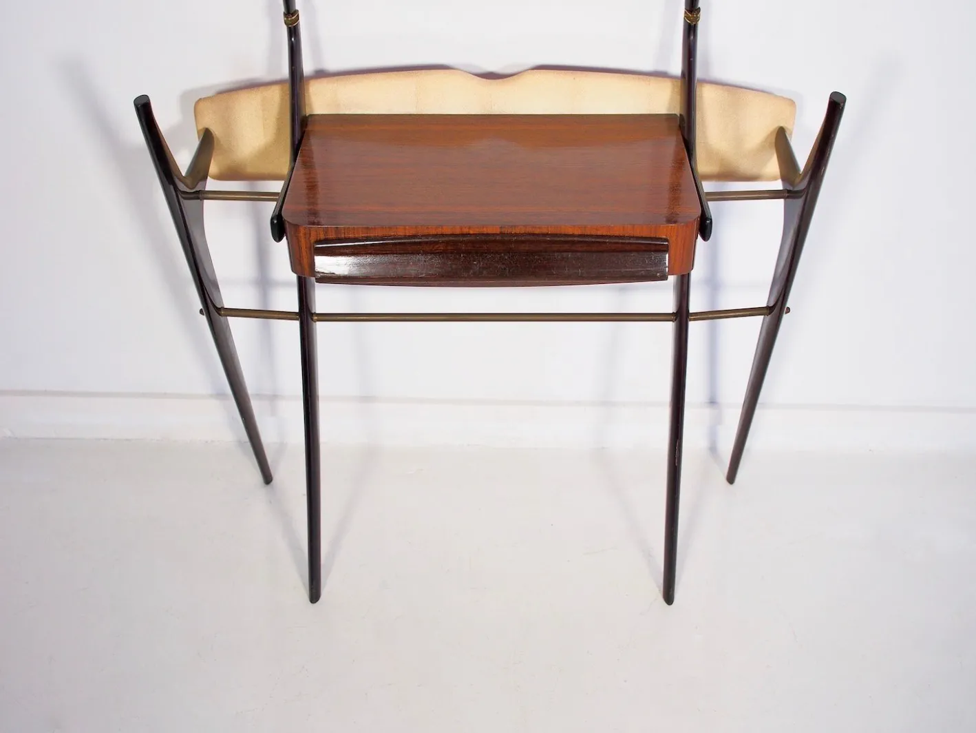 Lackierter Holz Frisiertisch mit Glasplatte und Spiegel, 1950er