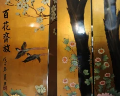 Lacquer De Chine Dekorativer vierfacher zweiseitiger Raumteiler mit Blumen