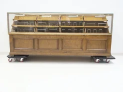 Ladentheke aus Birke & Eiche mit Zwanzig Schubladen, 1940er