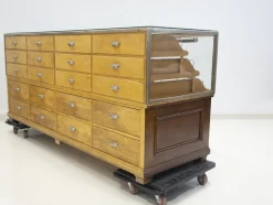 Ladentheke aus Birke & Eiche mit Zwanzig Schubladen, 1940er