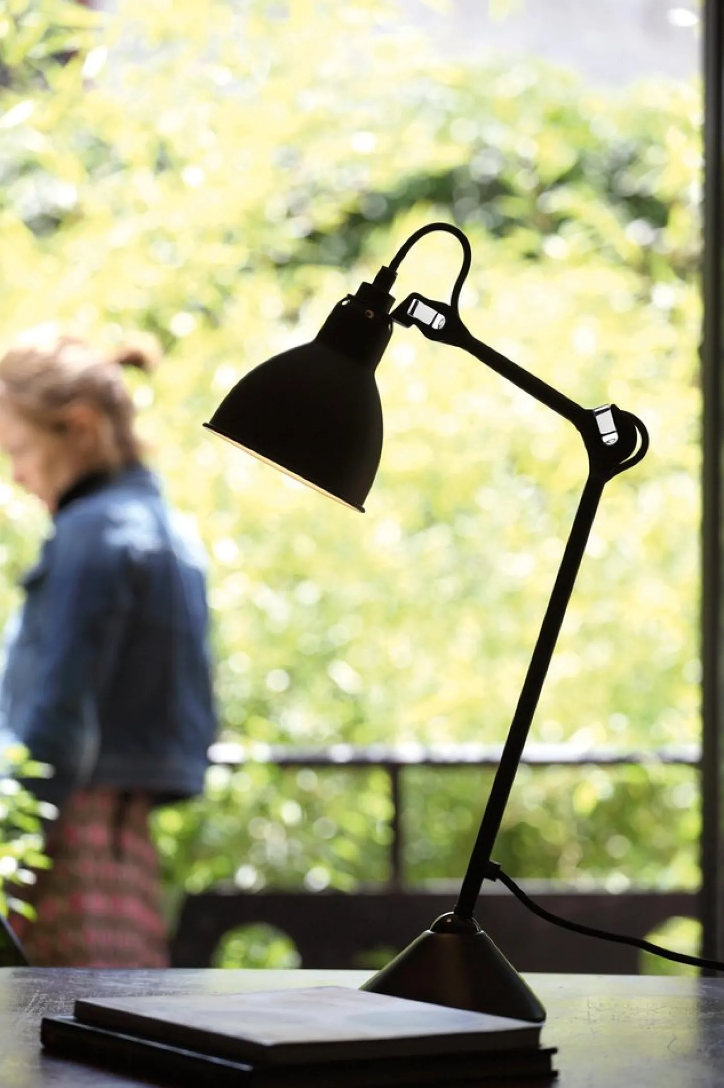 Lampe Gras N° 205 Tischlampe in Schwarz & Kupfer von Bernard-Albin Gras