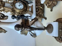 Lancini Uhr mit Kerzenständern im Louis XVI Stil, 1940er, 3er Set
