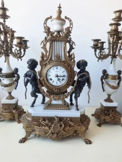 Lancini Uhr mit Kerzenständern im Louis XVI Stil, 1940er, 3er Set